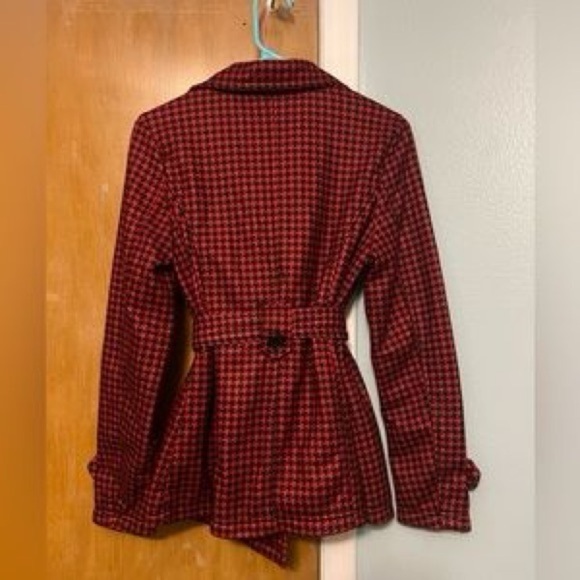 JouJou. Red and‎ black houndstooth peacoat. Size medium juniors. - Picture 2 of 4